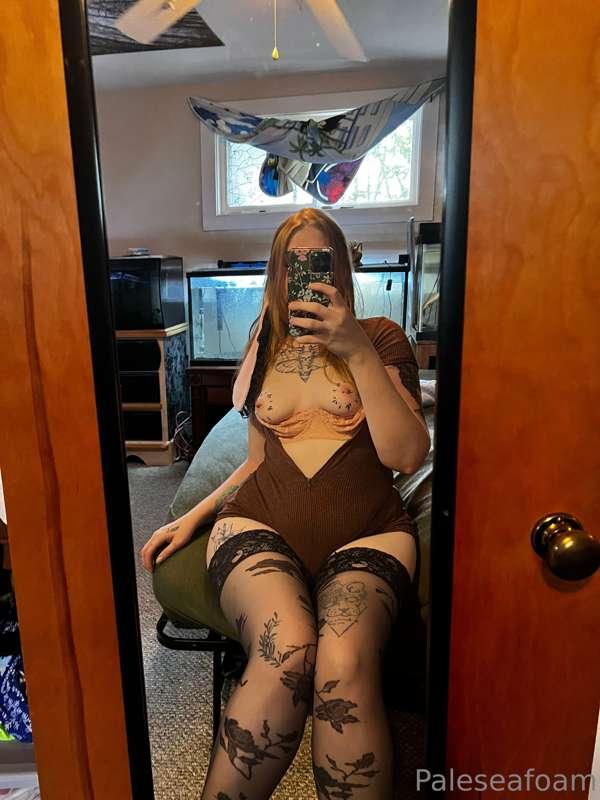 I got new nylons today 🥰