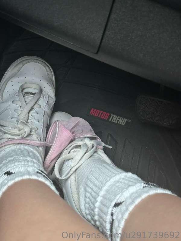 taking them off in the car 🚗