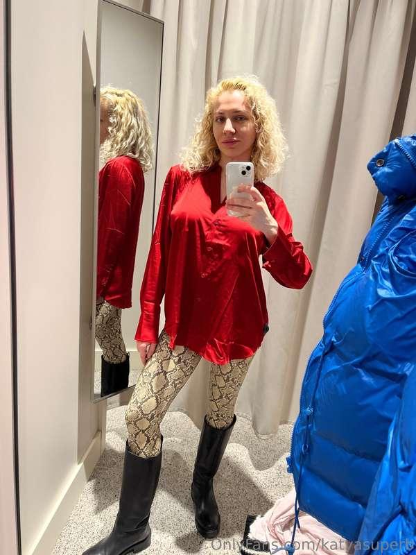 I have bought this red satin blouse 🤤