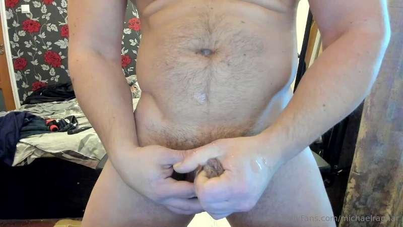 8 minutes of playing with my cock and made a big cumshot up ..