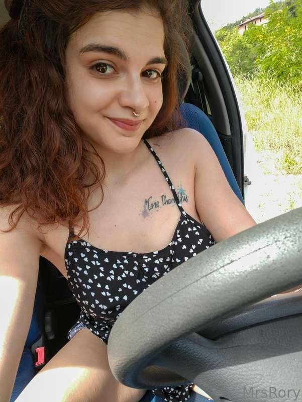 Wanna have a tour in my car? 👀 
*(4 pics here, swipe for a m..