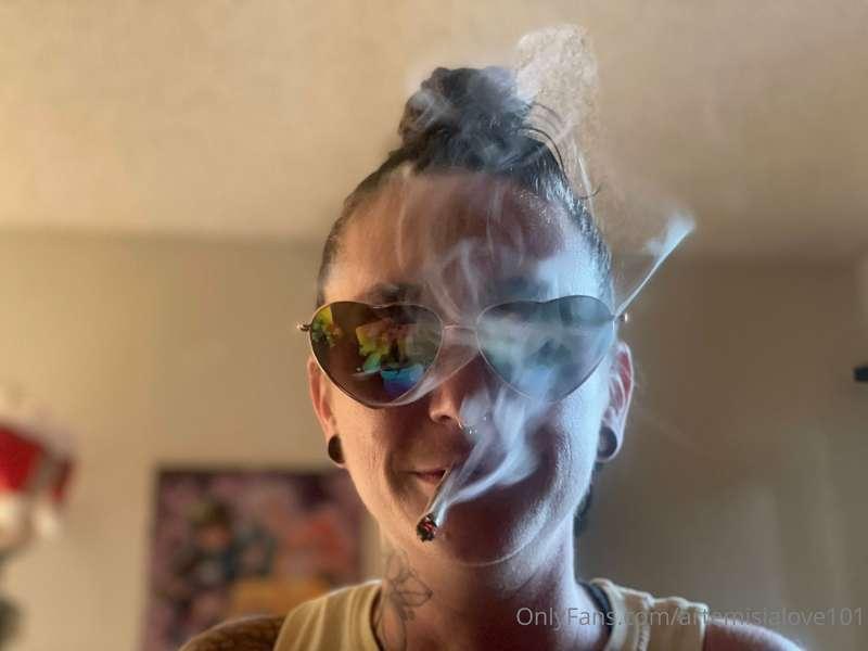 A smoking Bunny!!!!🥰❤️