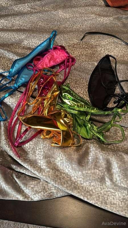 Which color bikini should I wear for you next week guys? Vot..