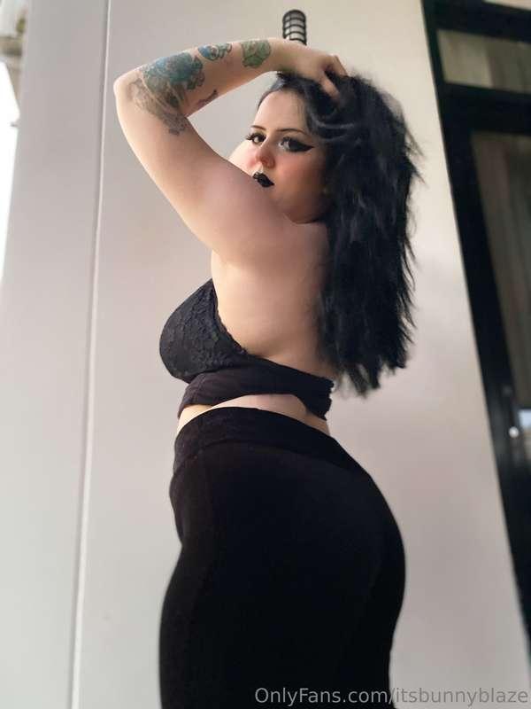 Dm me for custom content 🥰