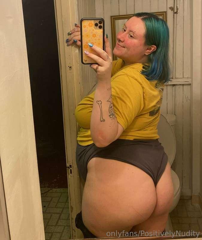 Pregnant booty ;)