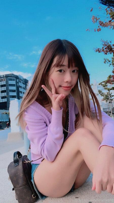 這週末我有驚喜給你們喔😆💕 千萬不要錯過貝貝的onlyfans 🥰🎁 I have a surprise for you..