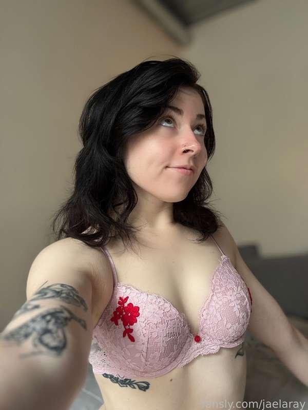 FRIDAY PPV YIPPEEEE!!! Thought it was time to showcase some of my favorite positions 😋 also new panties again! I love the little flowers they’re so cute 😩🌸

(t3 subs this set is free for you! If you have issues DM me!) 

#fyp #ppv #pale #cute #natural 
