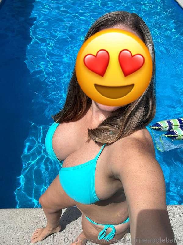 Enjoying my Monday poolside 