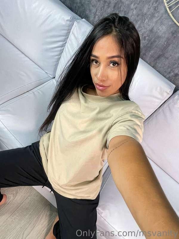Hi love DM me I have surprise for you!💋