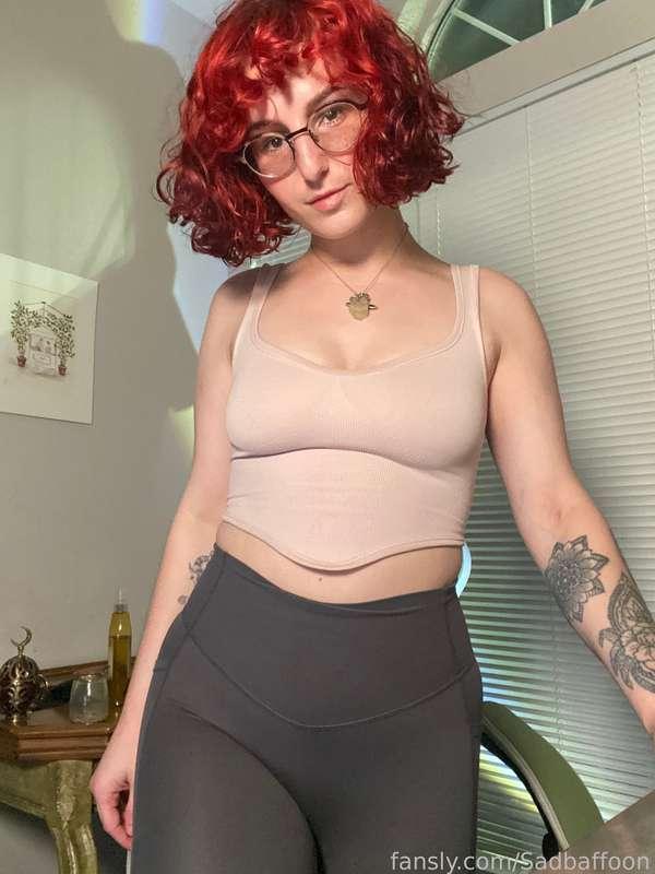 Live on Fansly right now! Come hang out with me 😽