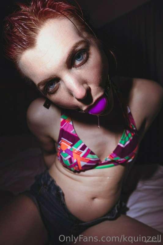 Mixing fetish with retro fashion!
I absolutely love these im..