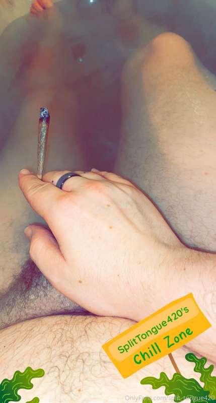 Come get soapy with me as I soak in the bath with a banging ..