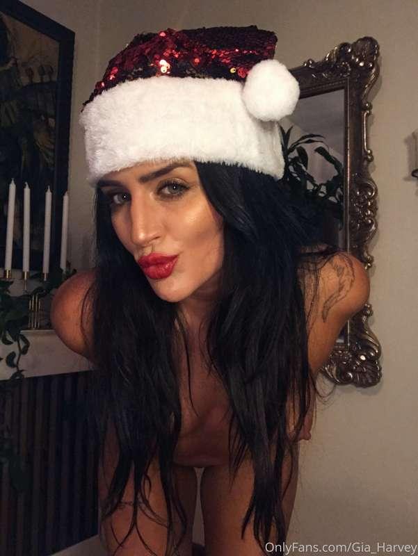 Gia is definitely on the Naughty list this year😈🎄

Unlock to..