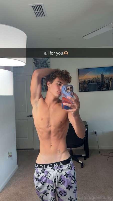 Check my story for easy access to a ton of content to buy 😏😏
