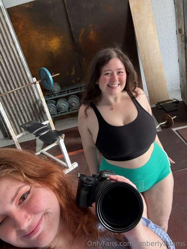 A cheeky behind the scenes selfie for you cuties 💗