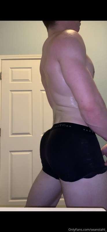 I’ve been working on my thighs and glutes a lot lately 🔥💪🏻
