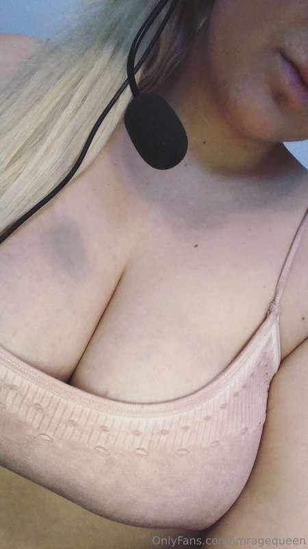 Get yourself a naughty gamer girl ;) gaming wearing my blond..