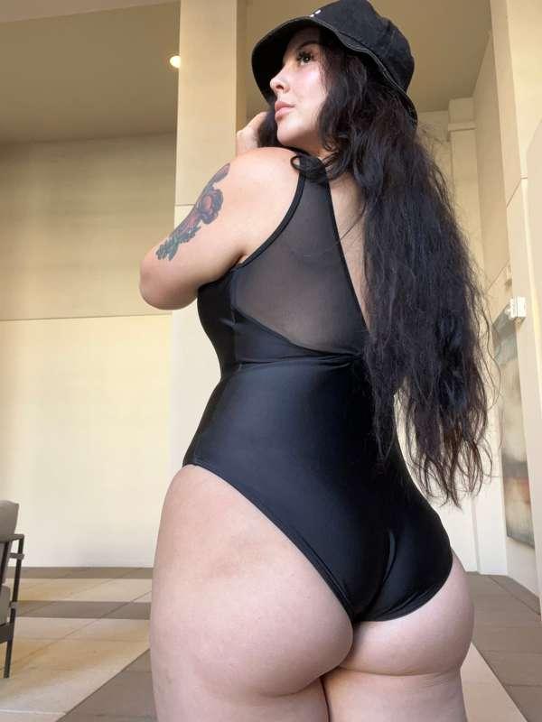 cinthya_larose image #0