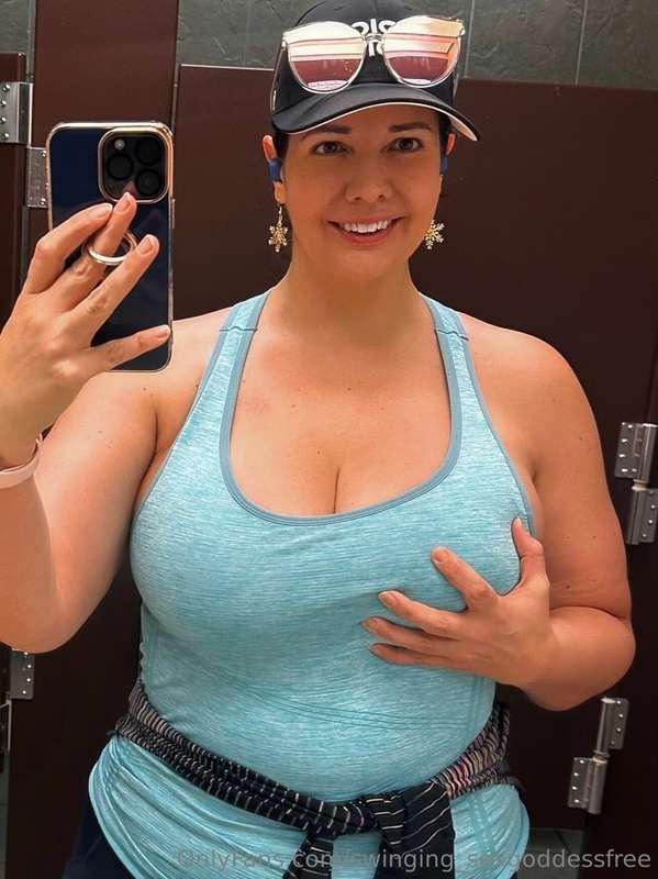 At the gym working hard and showing off my big titties!!! ❤️..
