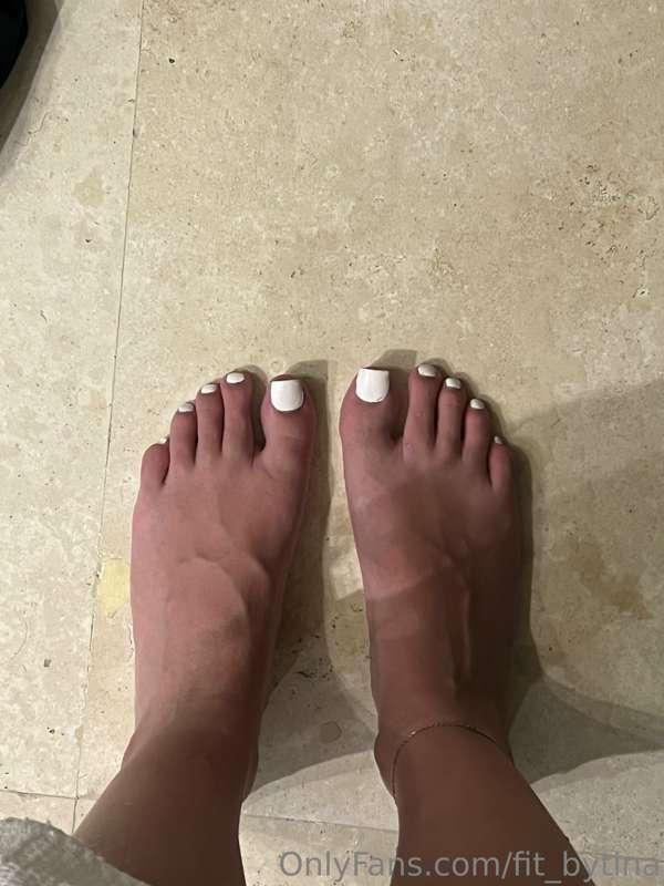 Tip me if you want to see a sexy video of my wet sexy feet o..