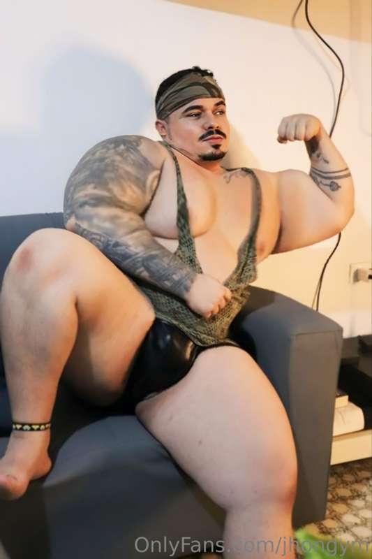 Inicia tu semana de la forma mas brutal, ven y sientate enci..
