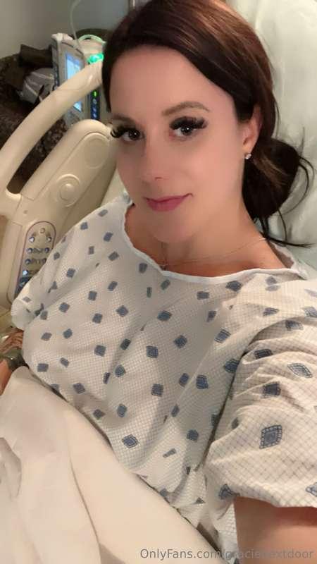 Starting to feel some pain from contractions. This is fun 😝