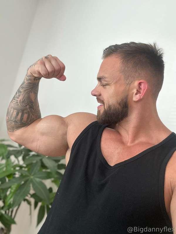what do you think about my biceps 😈 liked or not? 