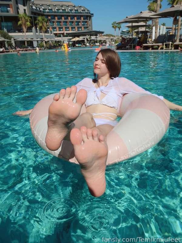 temikmiufeet image #2