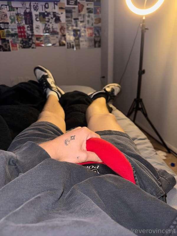 Jet into my DM's, i'm ready to burst 💦