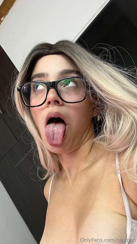 Like if you want fuck my mouth hard 🫦