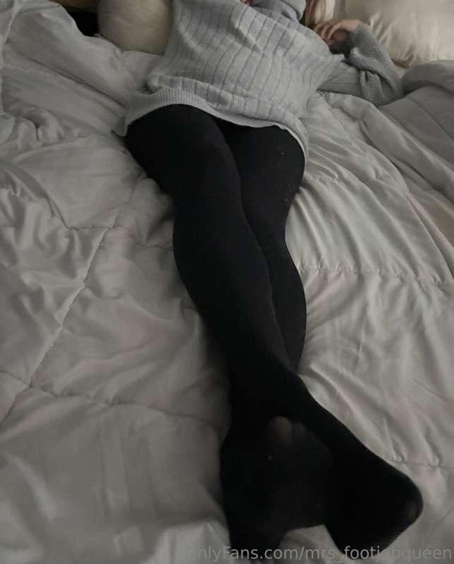 mrs_footjobqueen image #2