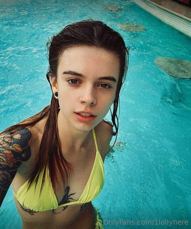 💦 FREE SUBSCRIPTION @miss_mills💦She's @miss_mills only 18 yo..