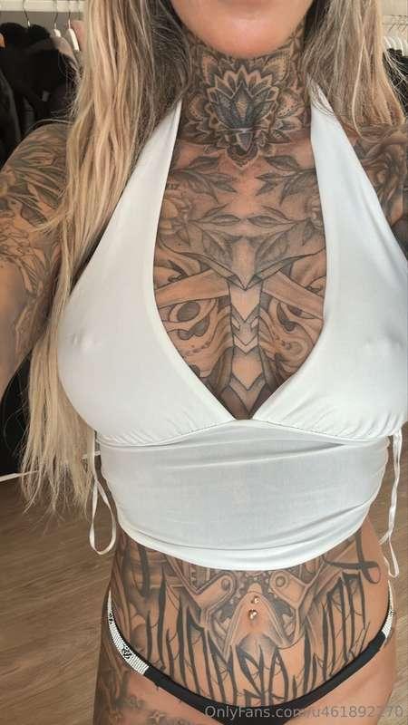 Are you into big juicy melons ? 🍈💦