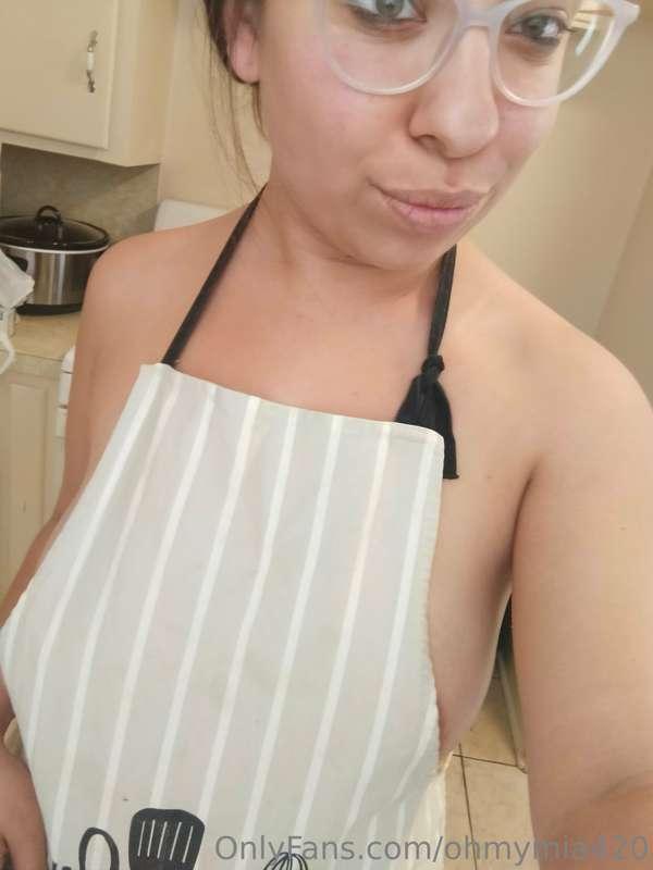 Just washing the dishes care to give me a hand ?✋