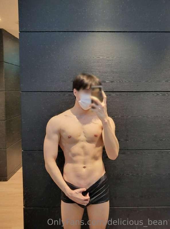 헬스 끝난 지우 옷 벗기기/옷 입히기
undressing/dressing sportswear