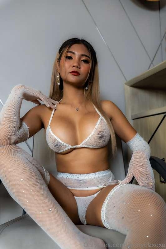 Addicted to the little things in life… like a sexy white lin..