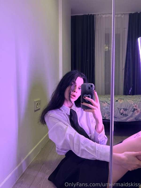 and once again I'm looking at this mirror🥰😋