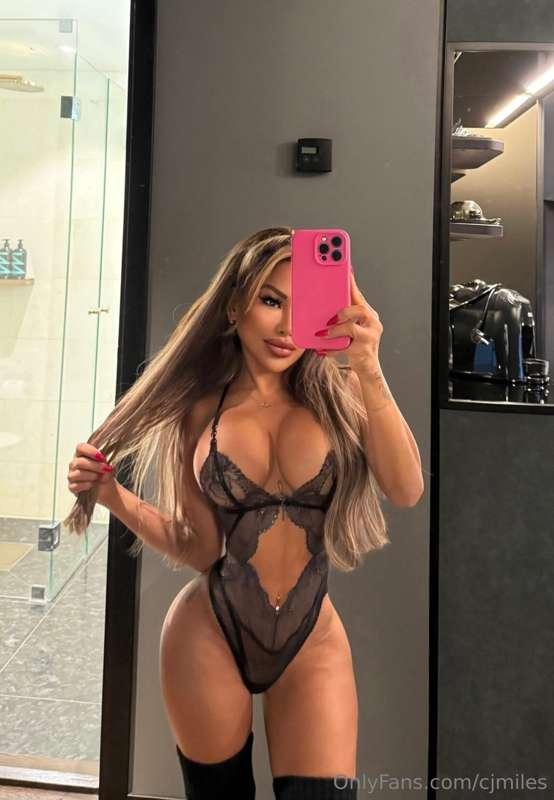 Missing u in my DMs sweetie, cum talk to me 😘😘