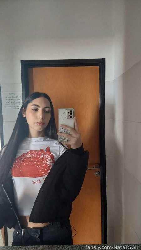 Lookin for lips to kiss, any takers? 💋


#egirl #shemale #trans #cute #fyp #anal #femboy #latina #petite #closeup #ass 