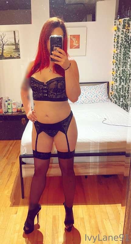 Wondering if I should do a live peep show tomorrow at 4pm (s..