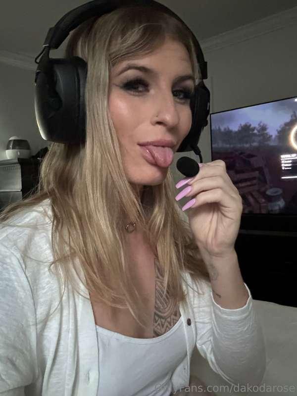 game and chill with me maybe? 🫣
