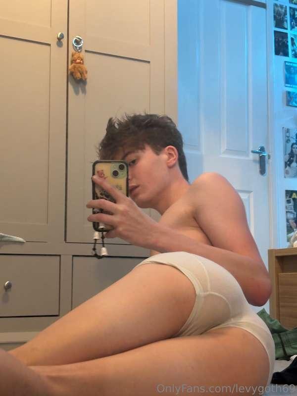 levygoth69 image #3
