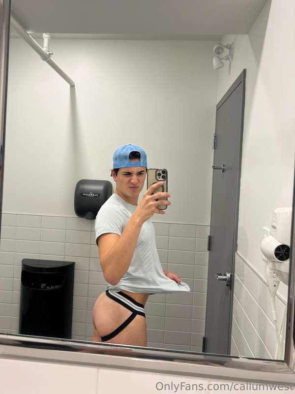 Need you to kiss my ass 😳