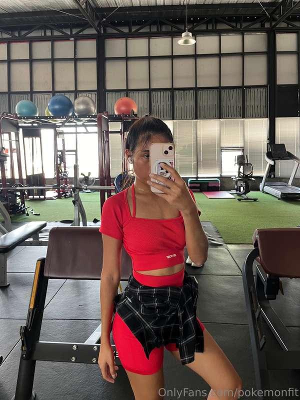 the reason i have shirt cover my pussy at the gym cus..