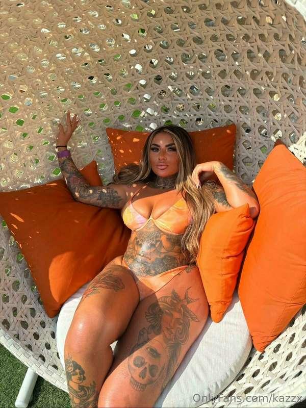 Message me I'm so bored tonight xx