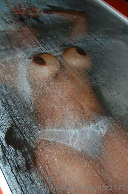 Contra la.pared señorita😏