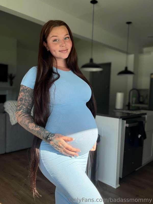 Holy 10 months pregnant 😵‍💫😵‍💫