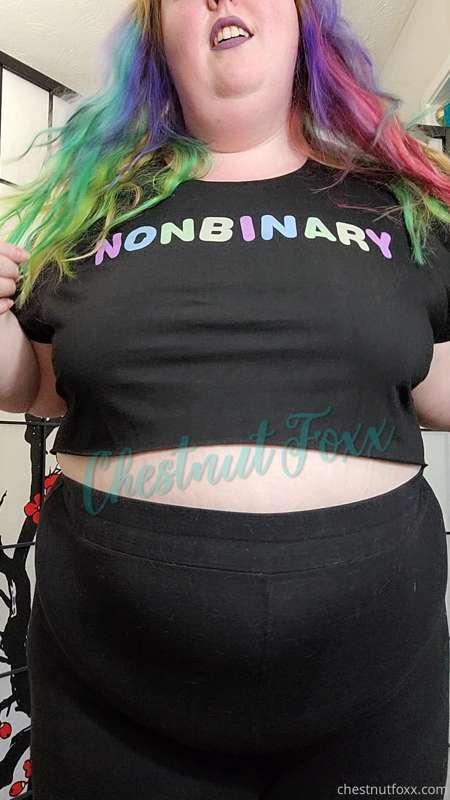 I love what this crop top does... do you?