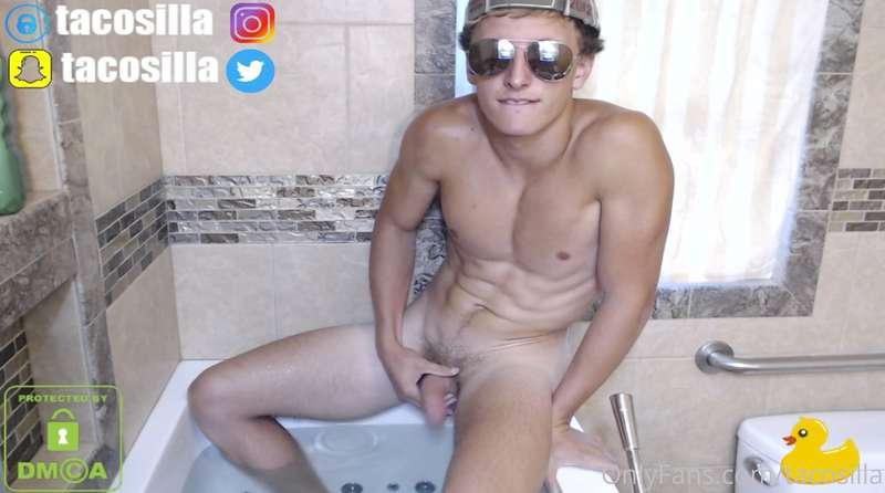 Me in the bathtub 💦
