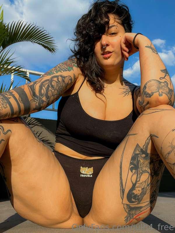 i hope you like thighs because i want to wrap mine around yo..